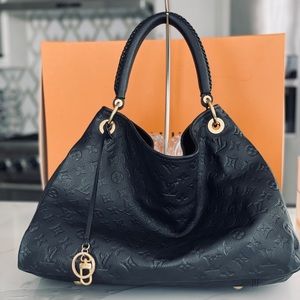 Authentic Louis Vuitton Black MM Monogram Leather